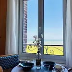 Les Pieds Dans L'eau Vue * Dieppe