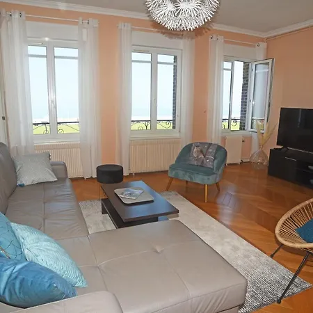 Les Pieds Dans L'eau Vue *