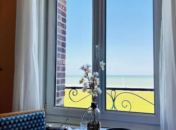 Les Pieds Dans L'eau Vue * Dieppe